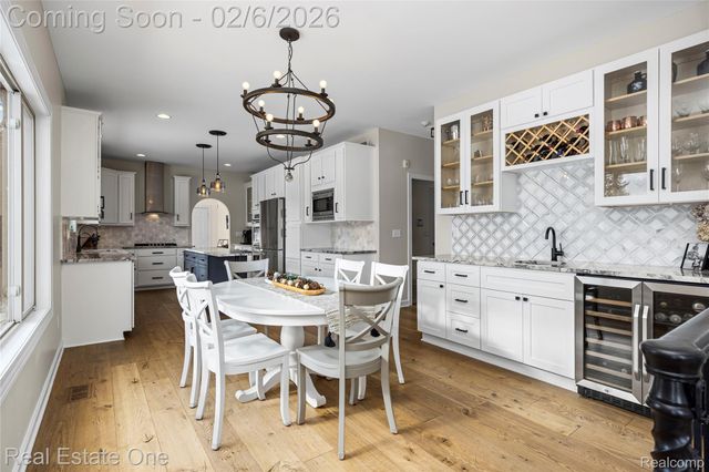 3241 Ledgewood Court E, Commerce Charter Township, MI 48382