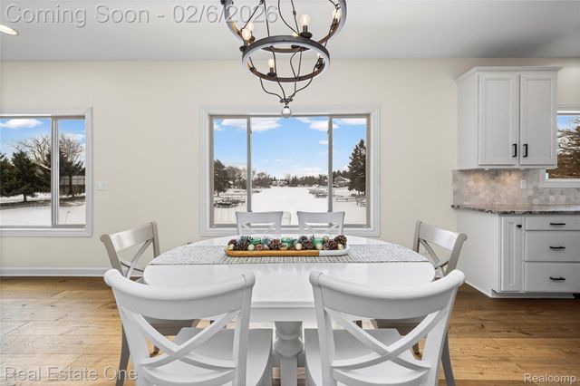 3241 Ledgewood Court E, Commerce Charter Township, MI 48382