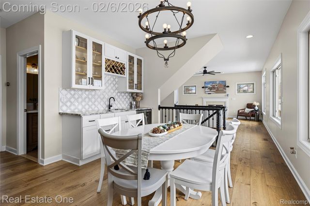 3241 Ledgewood Court E, Commerce Charter Township, MI 48382