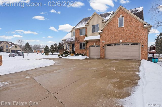 3241 Ledgewood Court E, Commerce Charter Township, MI 48382
