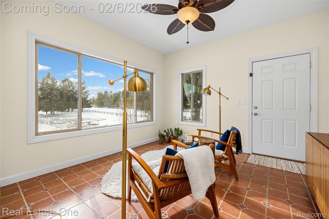 3241 Ledgewood Court E, Commerce Charter Township, MI 48382