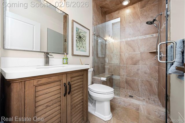 3241 Ledgewood Court E, Commerce Charter Township, MI 48382