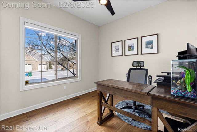 3241 Ledgewood Court E, Commerce Charter Township, MI 48382