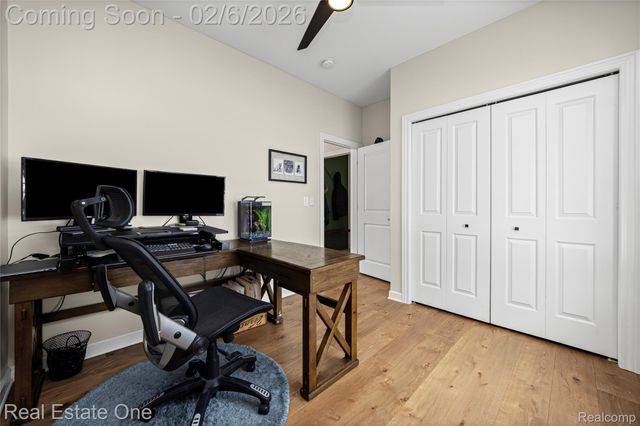 3241 Ledgewood Court E, Commerce Charter Township, MI 48382