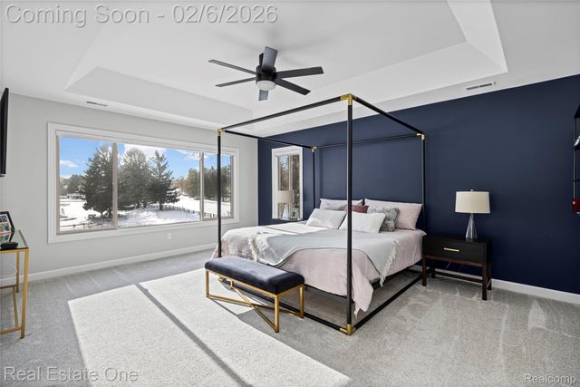 3241 Ledgewood Court E, Commerce Charter Township, MI 48382