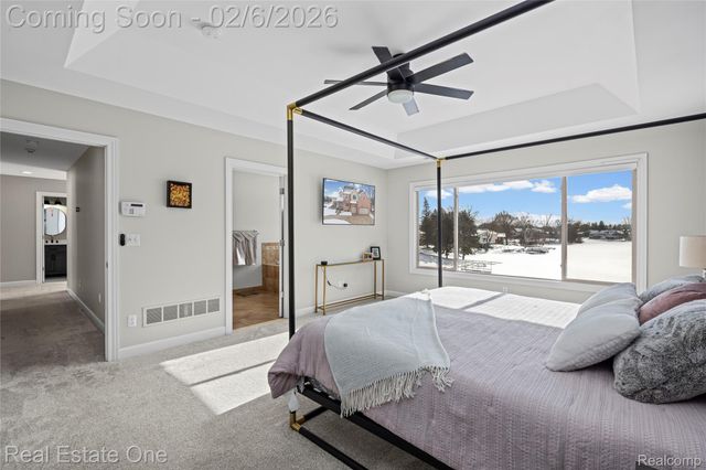 3241 Ledgewood Court E, Commerce Charter Township, MI 48382