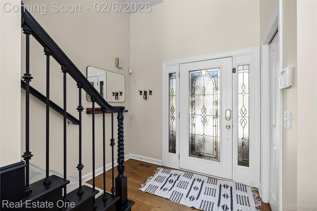 3241 Ledgewood Court E, Commerce Charter Township, MI 48382