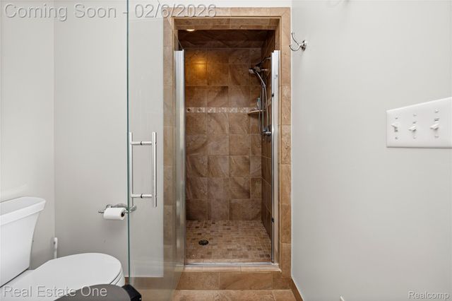 3241 Ledgewood Court E, Commerce Charter Township, MI 48382