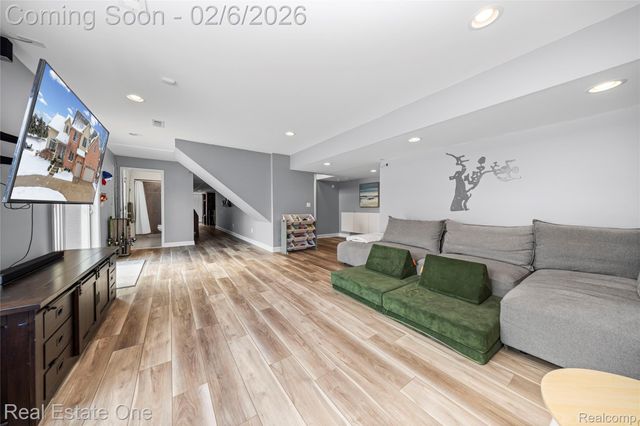 3241 Ledgewood Court E, Commerce Charter Township, MI 48382