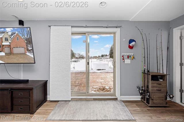 3241 Ledgewood Court E, Commerce Charter Township, MI 48382