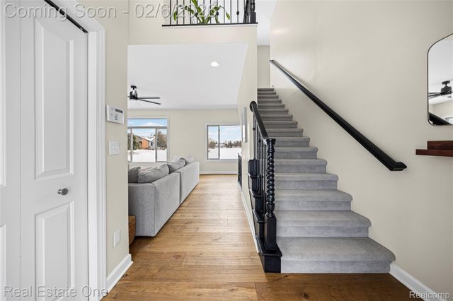 3241 Ledgewood Court E, Commerce Charter Township, MI 48382