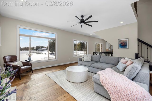 3241 Ledgewood Court E, Commerce Charter Township, MI 48382