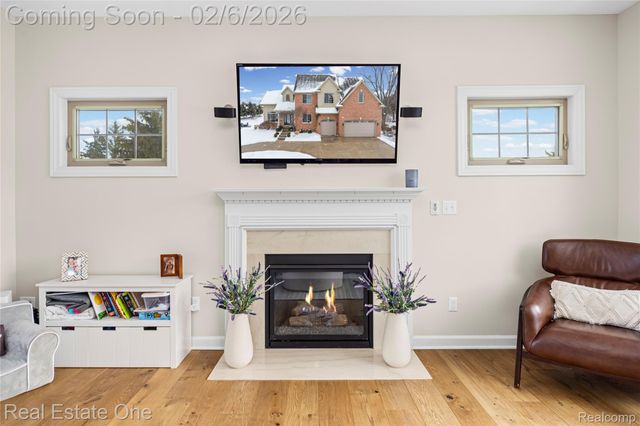 3241 Ledgewood Court E, Commerce Charter Township, MI 48382