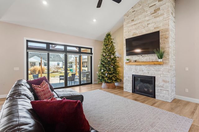 203 N Niles Avenue, Tuscola, IL 61953