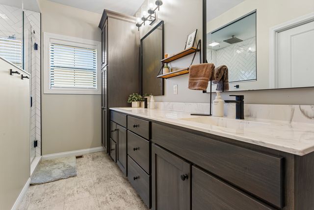 203 N Niles Avenue, Tuscola, IL 61953