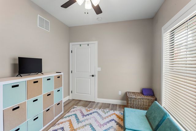 203 N Niles Avenue, Tuscola, IL 61953