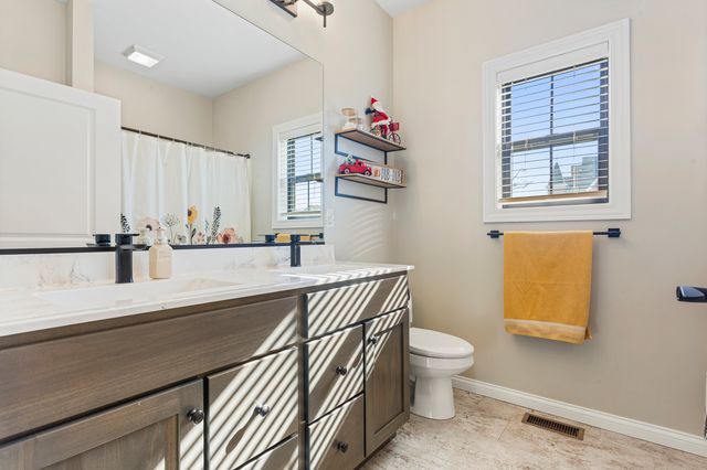 203 N Niles Avenue, Tuscola, IL 61953