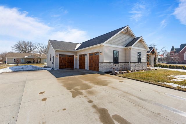 203 N Niles Avenue, Tuscola, IL 61953