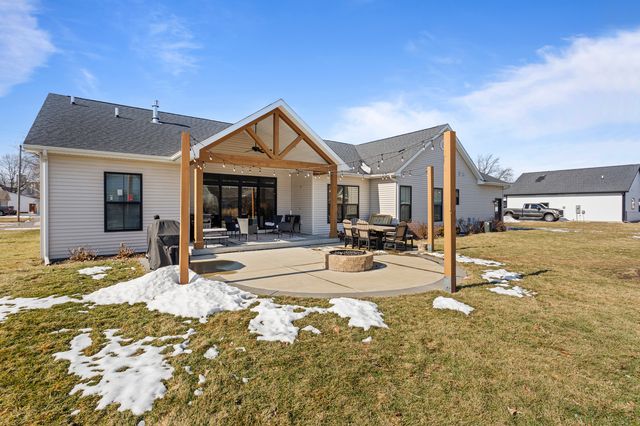 203 N Niles Avenue, Tuscola, IL 61953