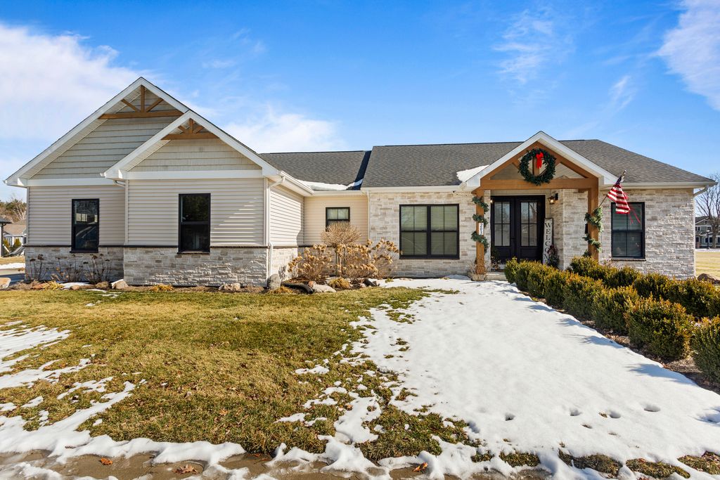 203 N Niles Avenue, Tuscola, IL 61953