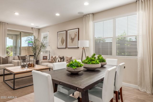 43 E CAPRICORN Way, Chandler, AZ 85249
