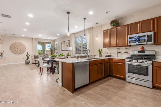43 E CAPRICORN Way, Chandler, AZ 85249