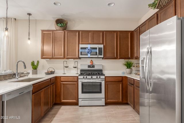 43 E CAPRICORN Way, Chandler, AZ 85249