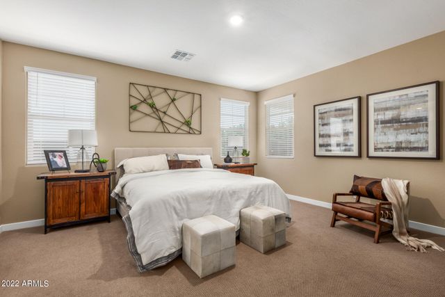 43 E CAPRICORN Way, Chandler, AZ 85249