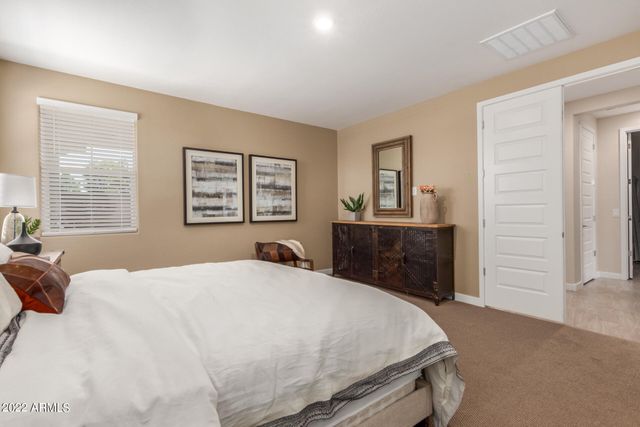 43 E CAPRICORN Way, Chandler, AZ 85249