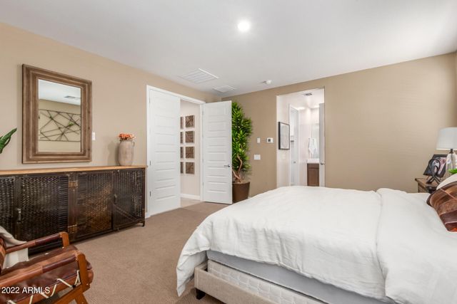 43 E CAPRICORN Way, Chandler, AZ 85249