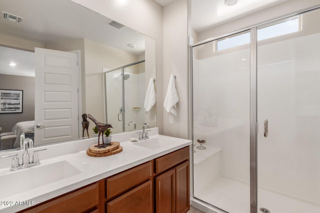 43 E CAPRICORN Way, Chandler, AZ 85249