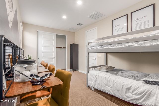 43 E CAPRICORN Way, Chandler, AZ 85249
