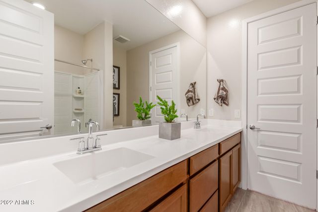 43 E CAPRICORN Way, Chandler, AZ 85249