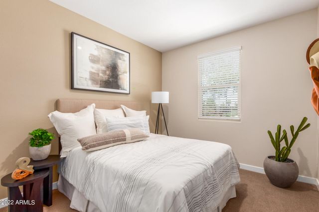 43 E CAPRICORN Way, Chandler, AZ 85249
