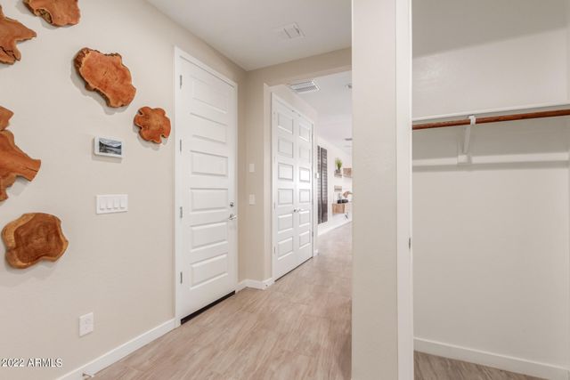 43 E CAPRICORN Way, Chandler, AZ 85249
