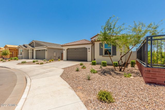 43 E CAPRICORN Way, Chandler, AZ 85249