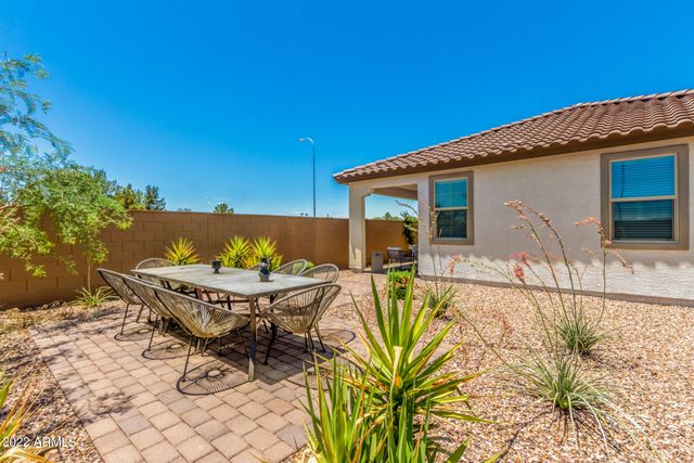 43 E CAPRICORN Way, Chandler, AZ 85249