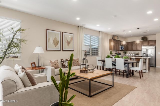 43 E CAPRICORN Way, Chandler, AZ 85249