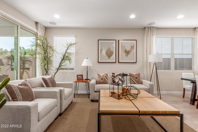 43 E CAPRICORN Way, Chandler, AZ 85249