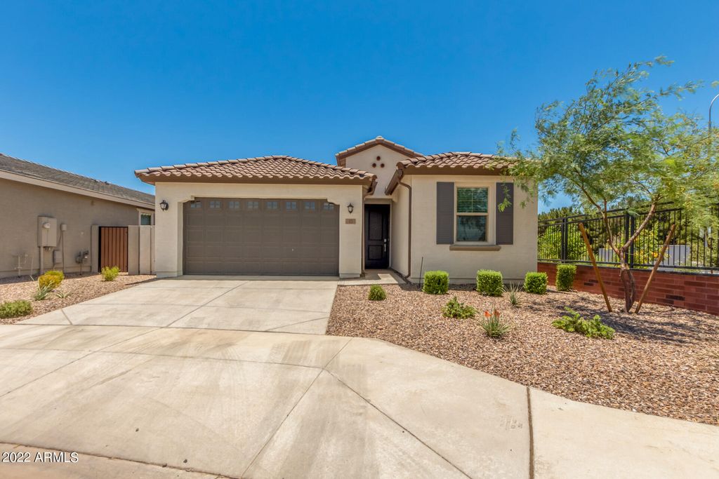 43 E CAPRICORN Way, Chandler, AZ 85249