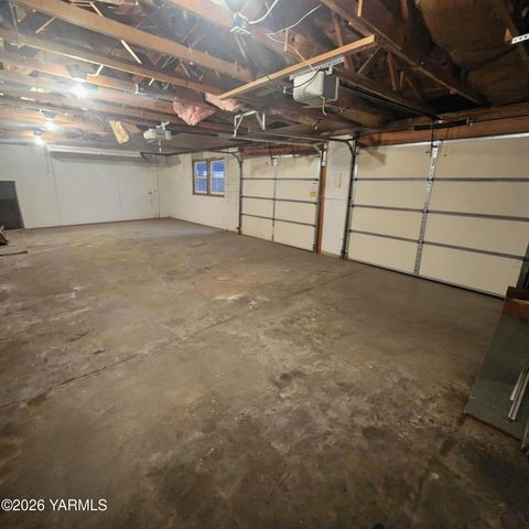 2907 S 3rd St, Union Gap, WA 98903