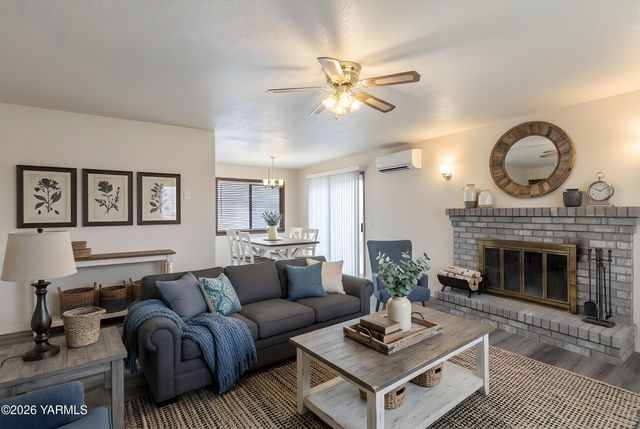 2907 S 3rd St, Union Gap, WA 98903