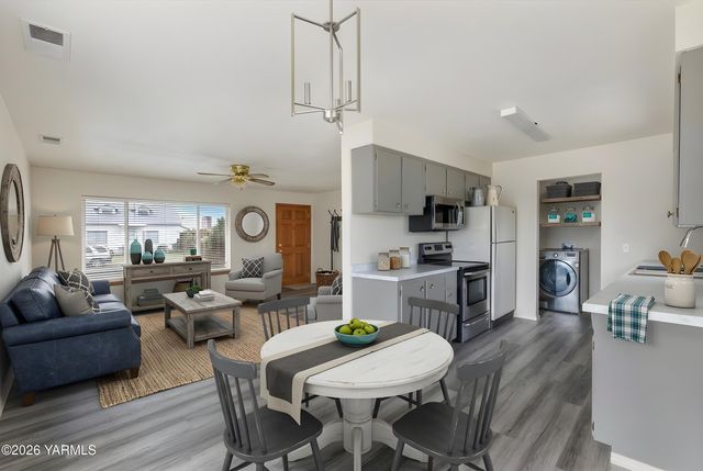 2907 S 3rd St, Union Gap, WA 98903