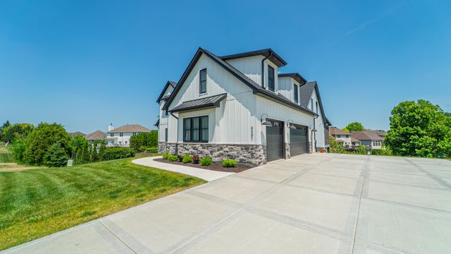 8201 Alexander Street, Schererville, IN 46375