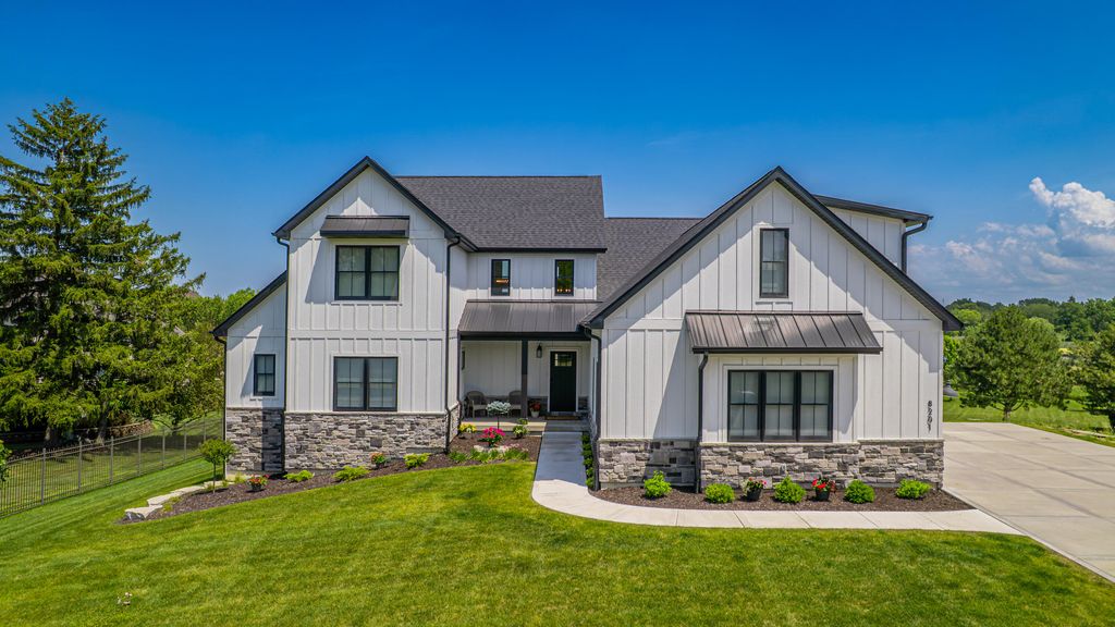 8201 Alexander Street, Schererville, IN 46375