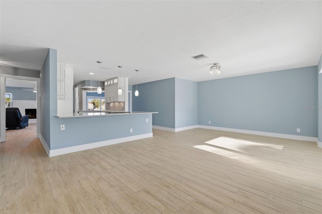 Image 11 of property listing at 11145 4TH STREET E, Treasure Island, FL 33706