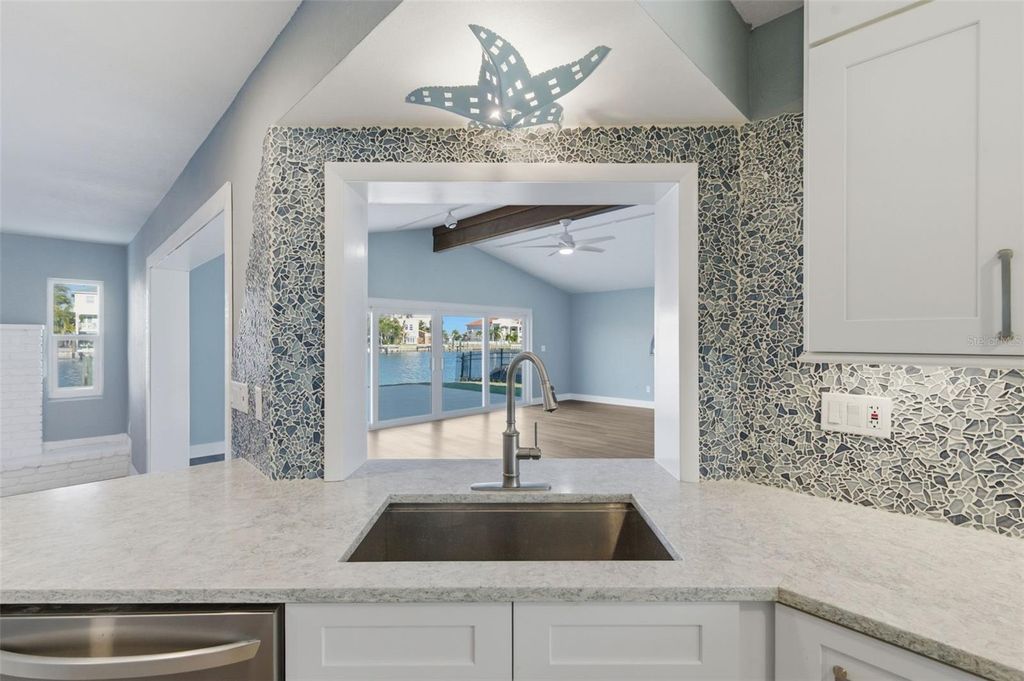 Image 14 of property listing at 11145 4TH STREET E, Treasure Island, FL 33706