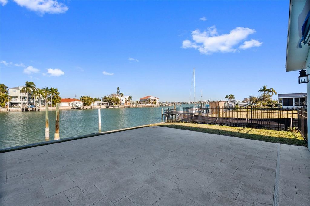 Image 27 of property listing at 11145 4TH STREET E, Treasure Island, FL 33706
