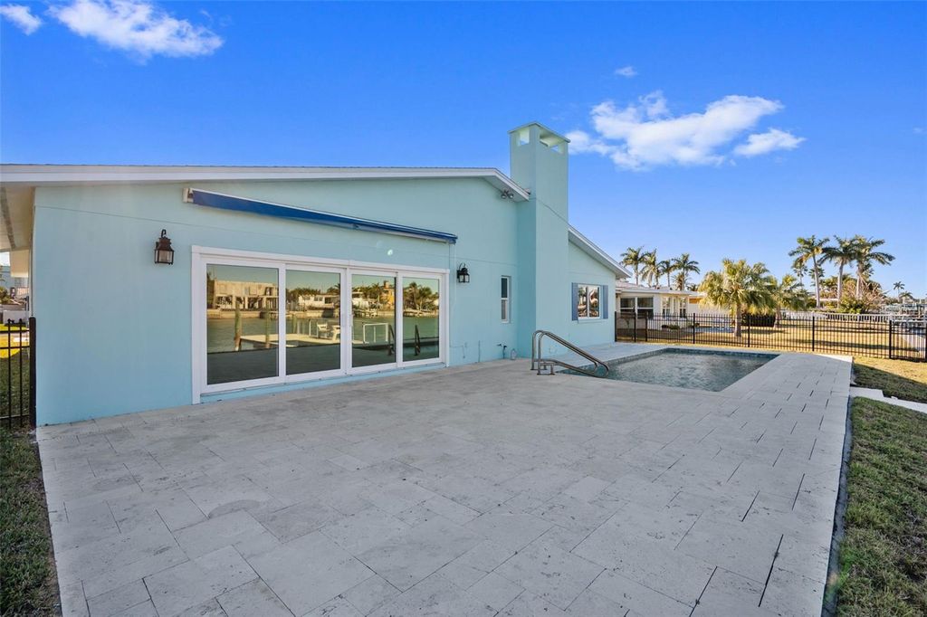 Image 29 of property listing at 11145 4TH STREET E, Treasure Island, FL 33706