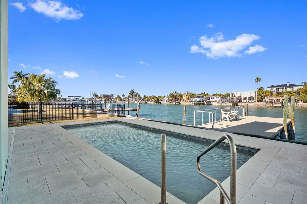Image 30 of property listing at 11145 4TH STREET E, Treasure Island, FL 33706